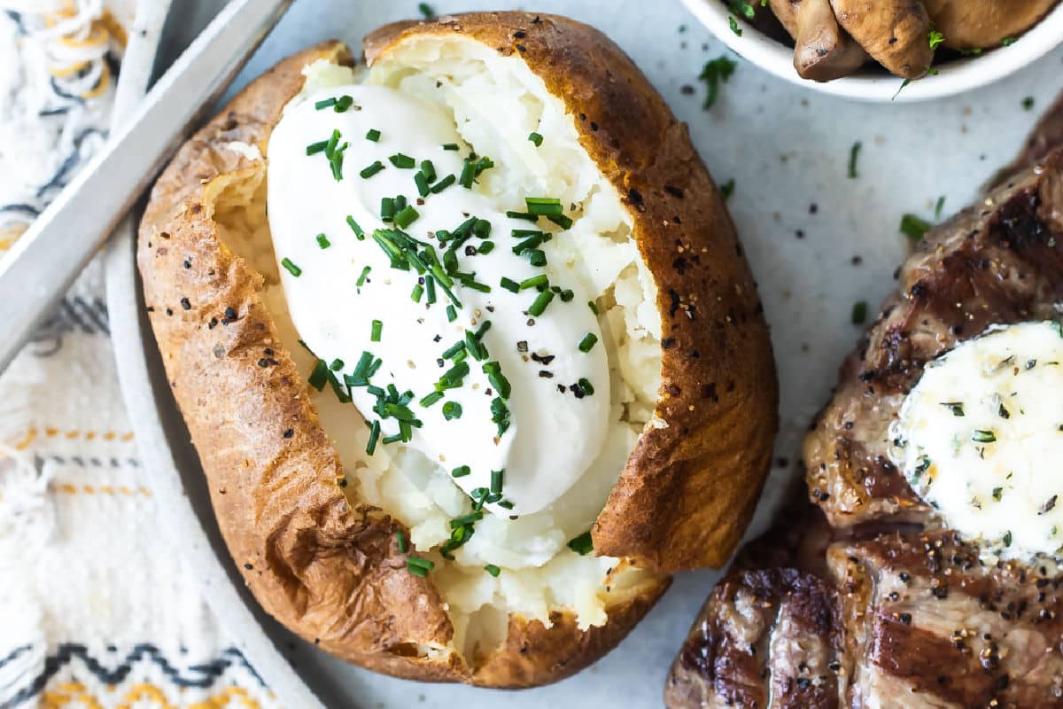 how-to-season-baked-potatoes