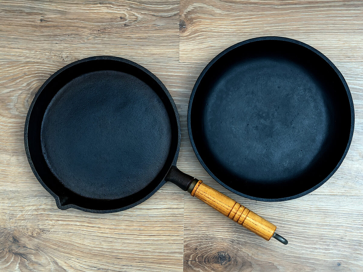 how-to-season-cast-iron-with-wood-handle