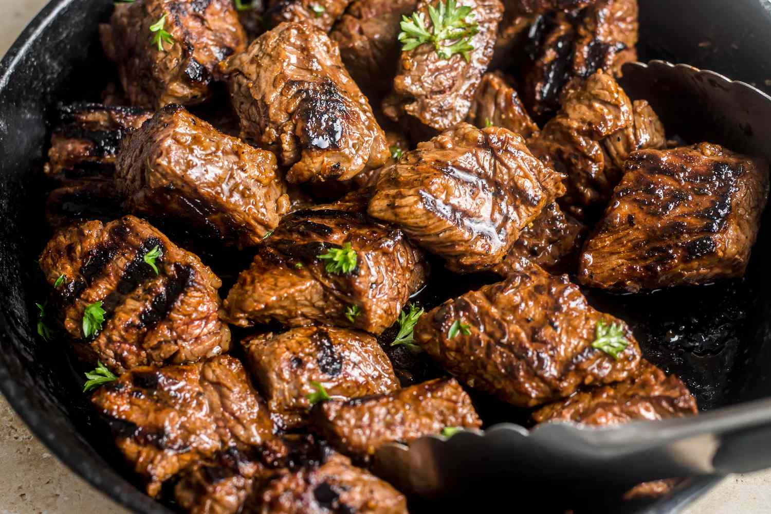 how-to-season-steak-tips
