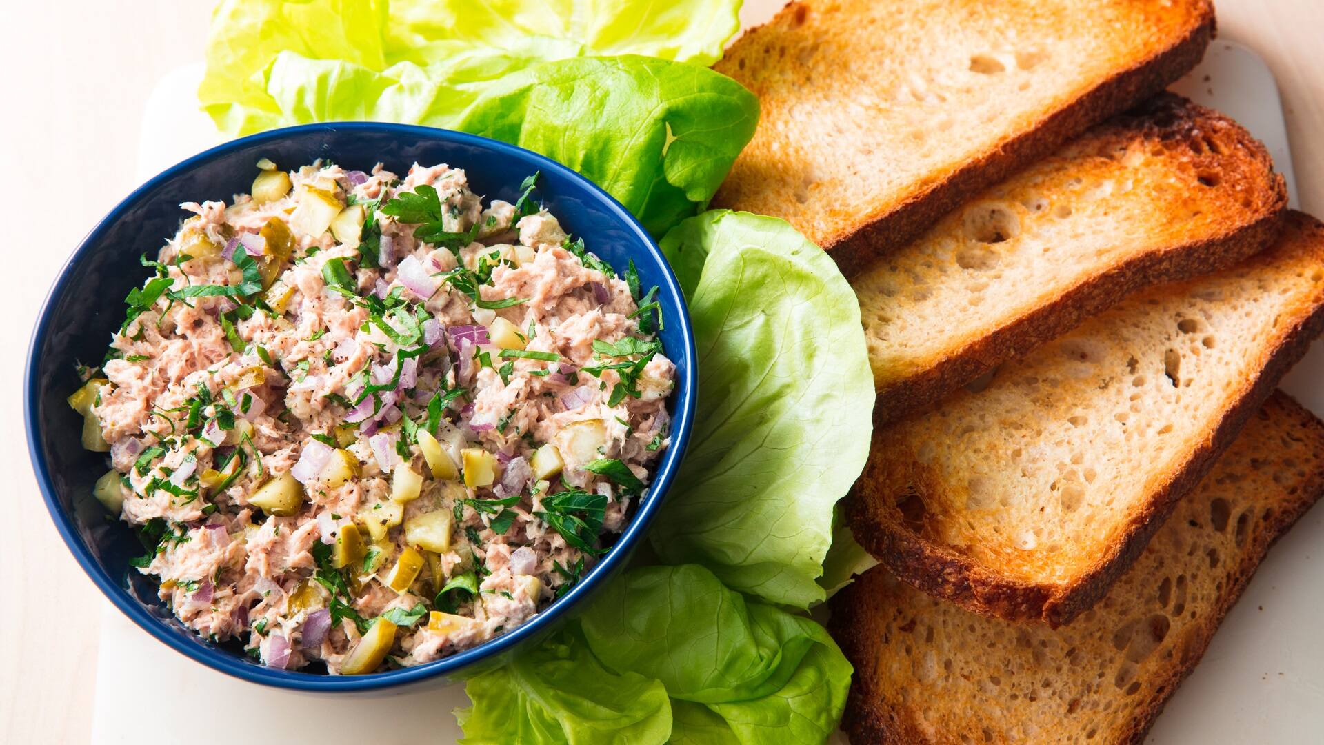how-to-season-tuna-salad