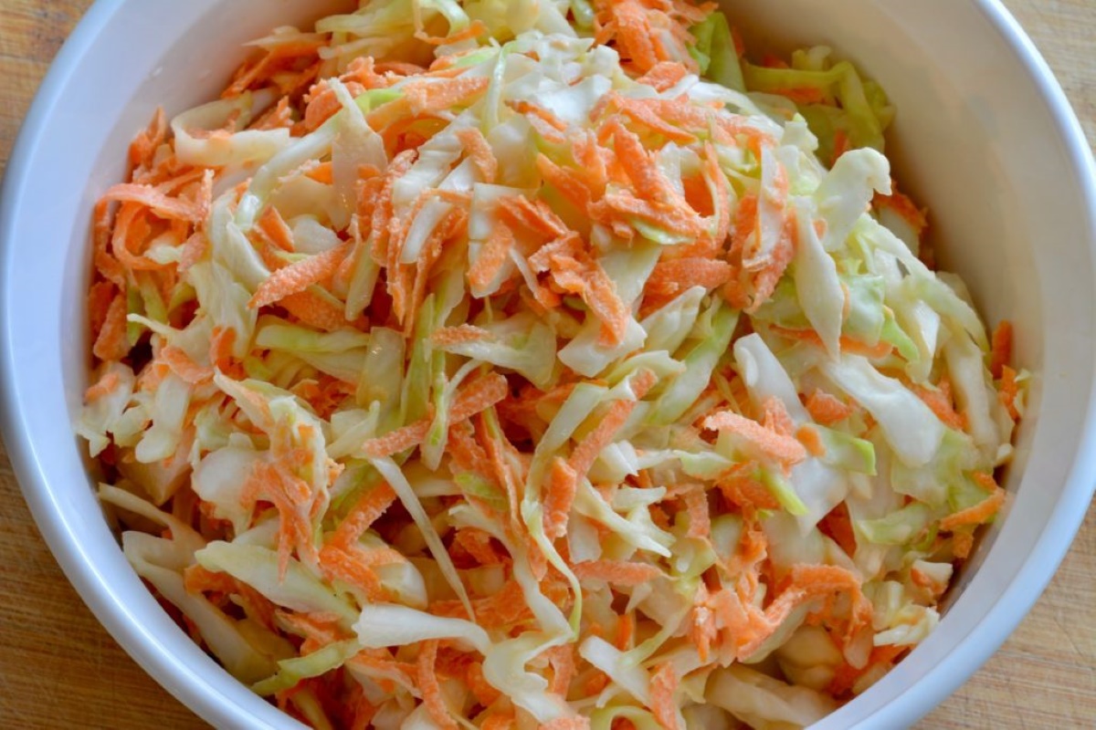 how-to-shred-carrot-for-coleslaw