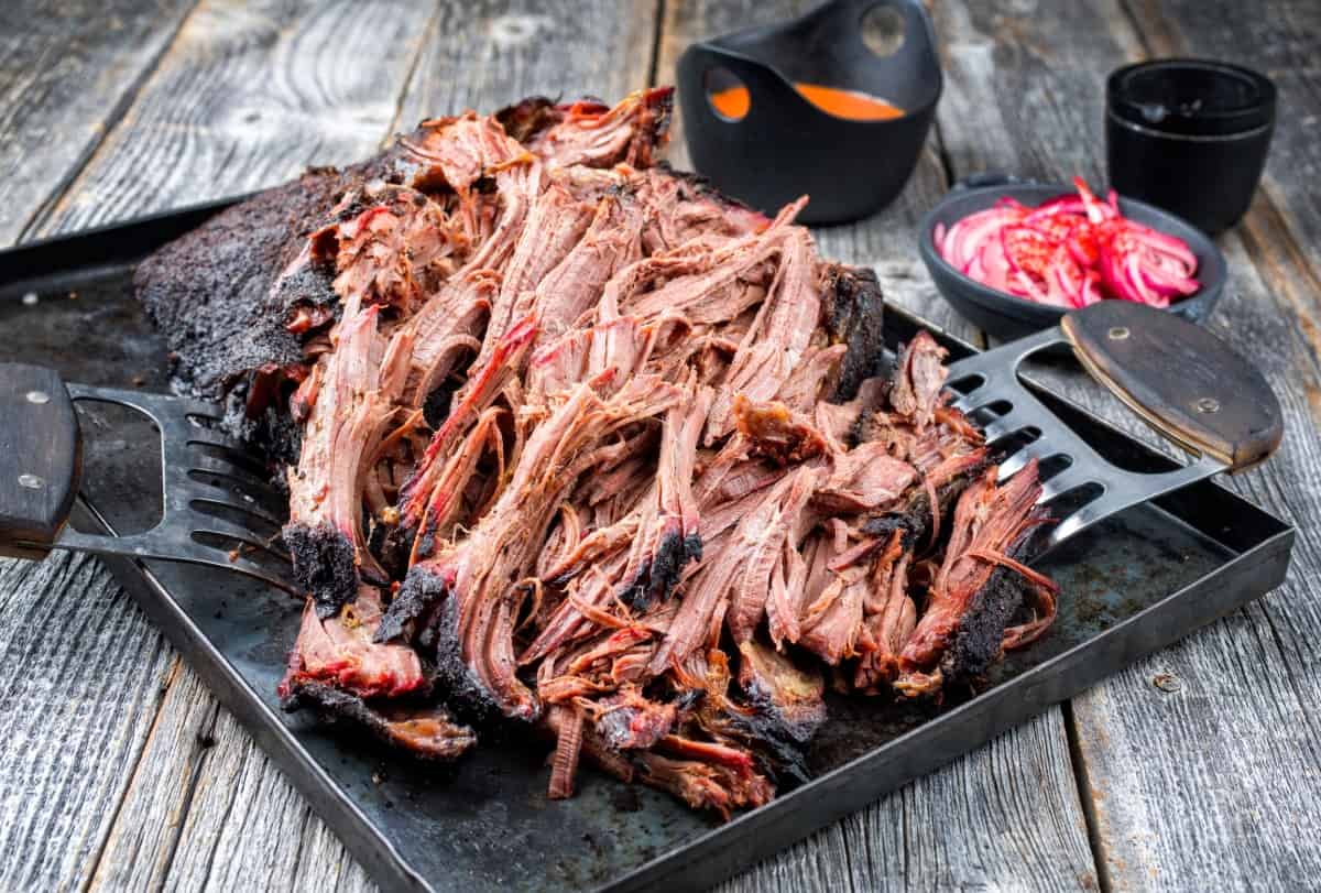 how-to-shred-pulled-pork-with-claws