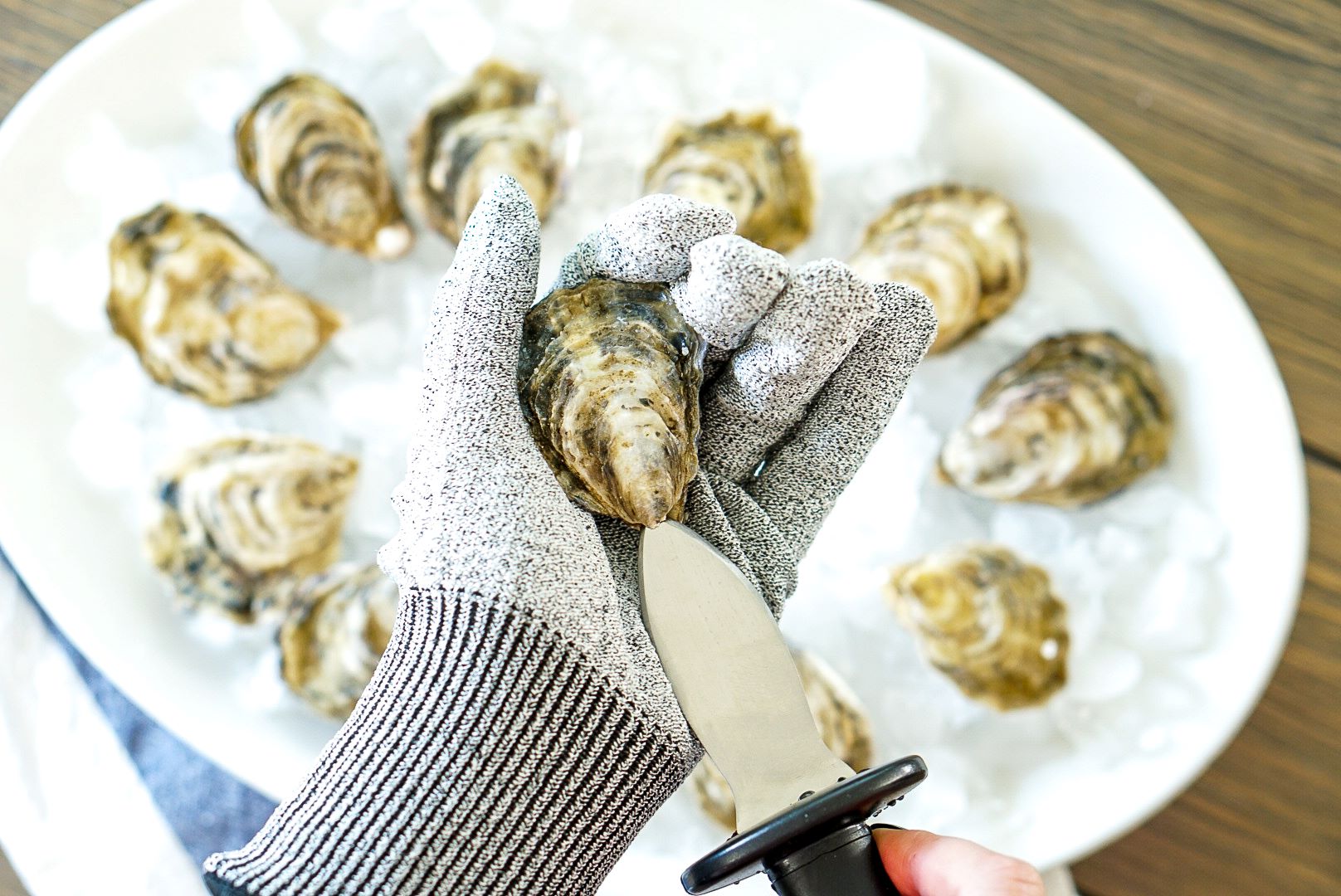 how-to-shuck-a-kumamoto-oyster