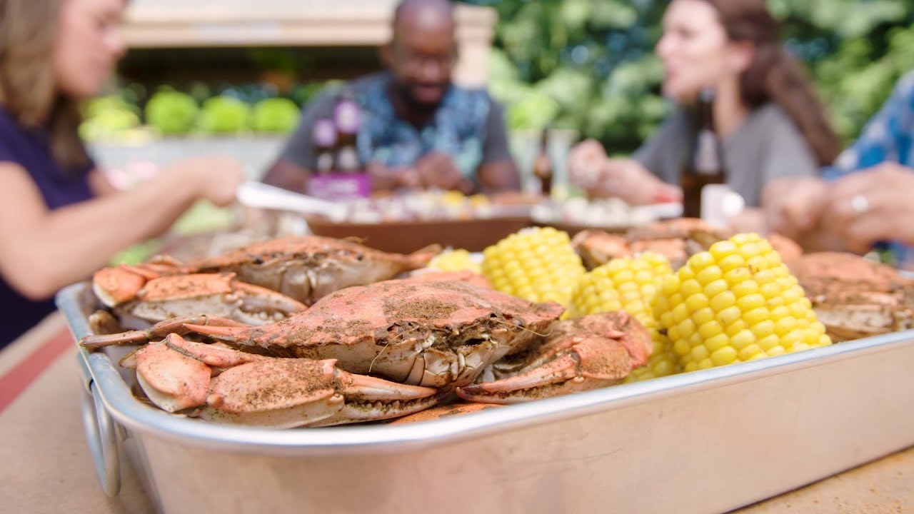 how-to-shuck-and-eat-blue-crabs