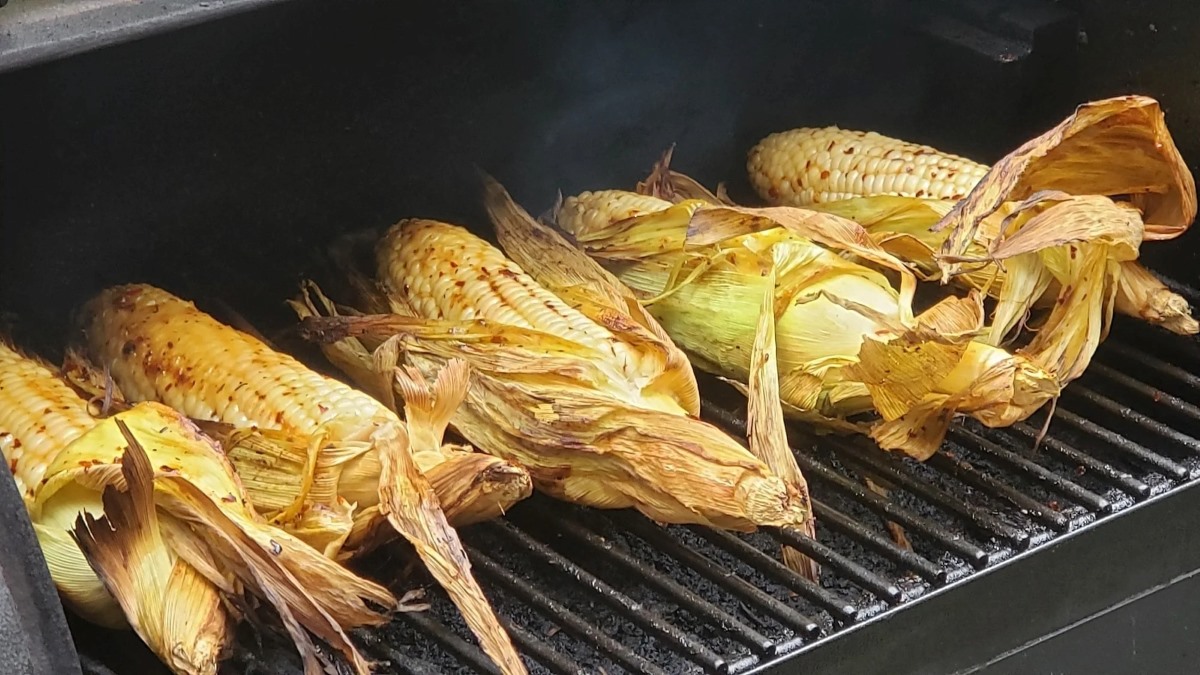 how-to-shuck-bbq-corn