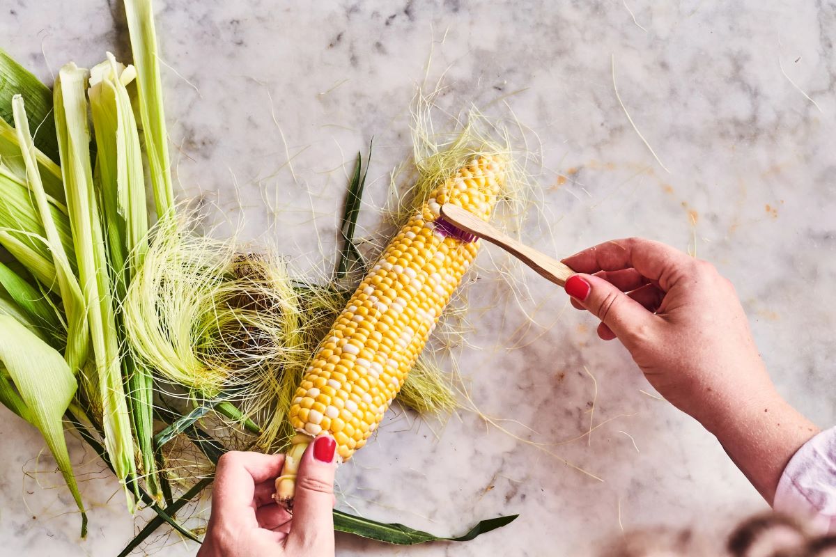 how-to-shuck-corn-and-get-rid-of-all-the-silk