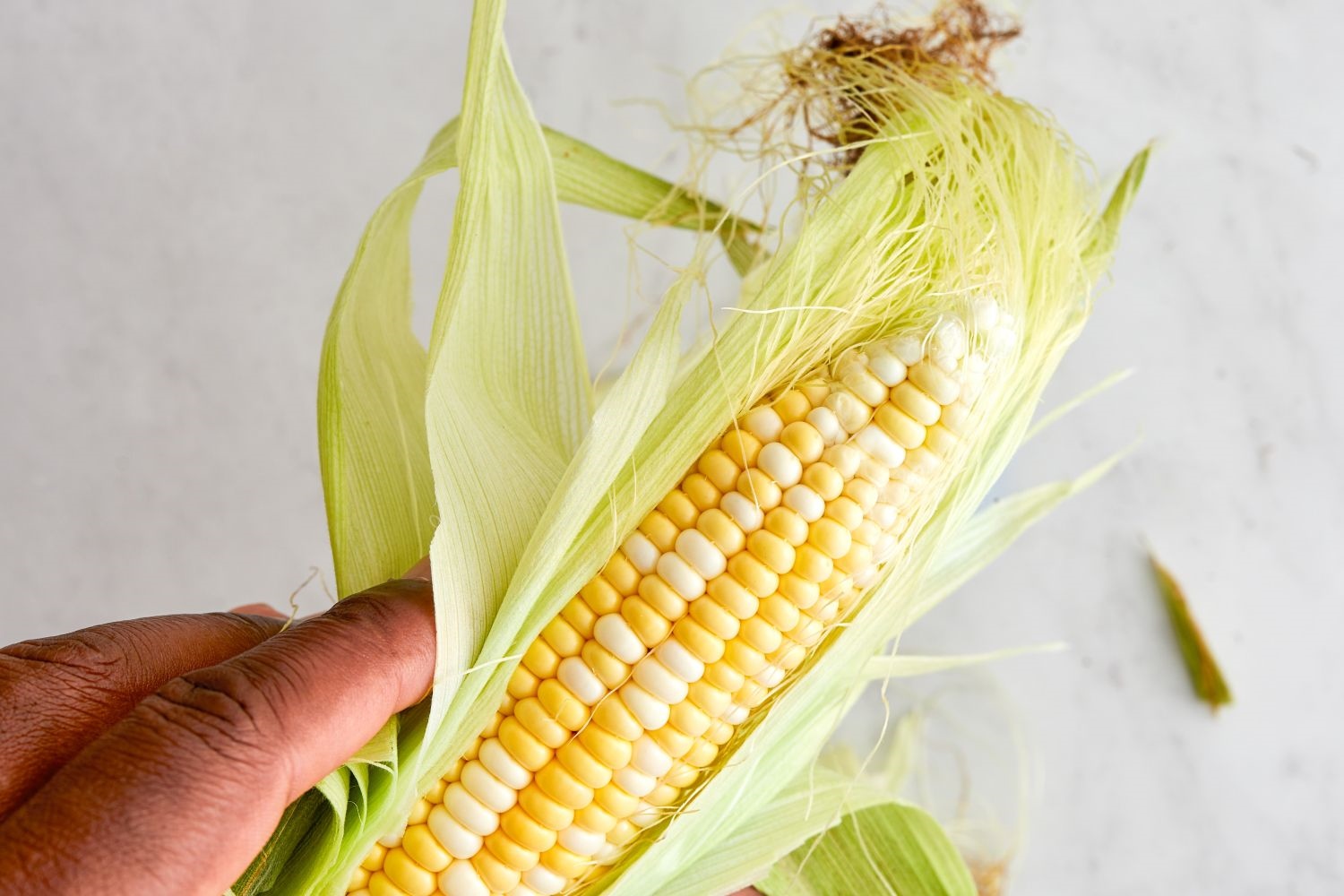 how-to-shuck-corn-easiest