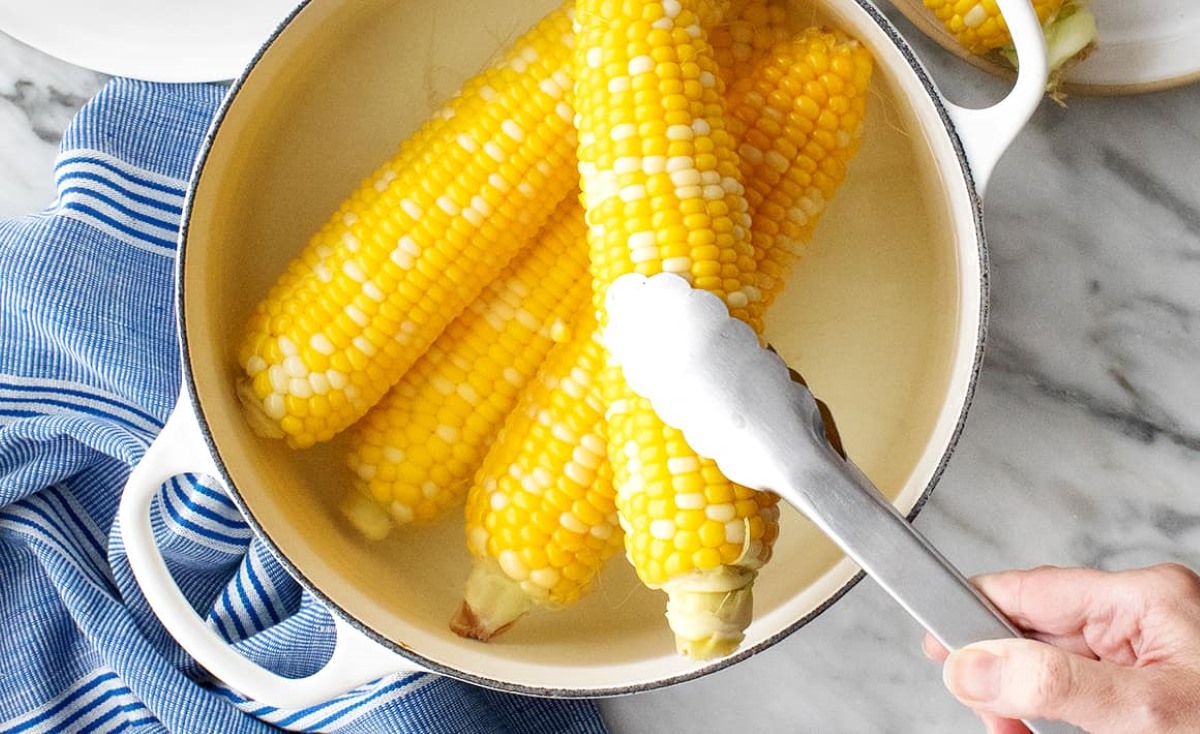 how-to-shuck-corn-for-boiling