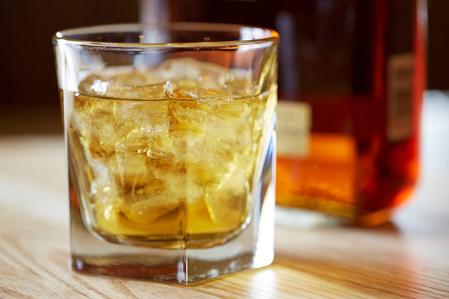 how-to-smoke-a-bourbon-glass