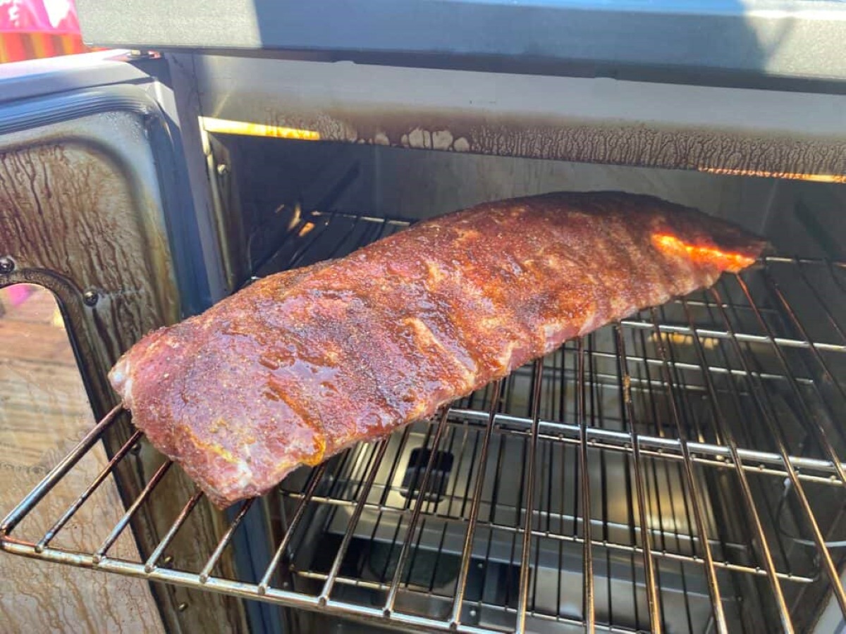 how-to-smoke-a-rack-of-ribs-in-an-electric-smoker