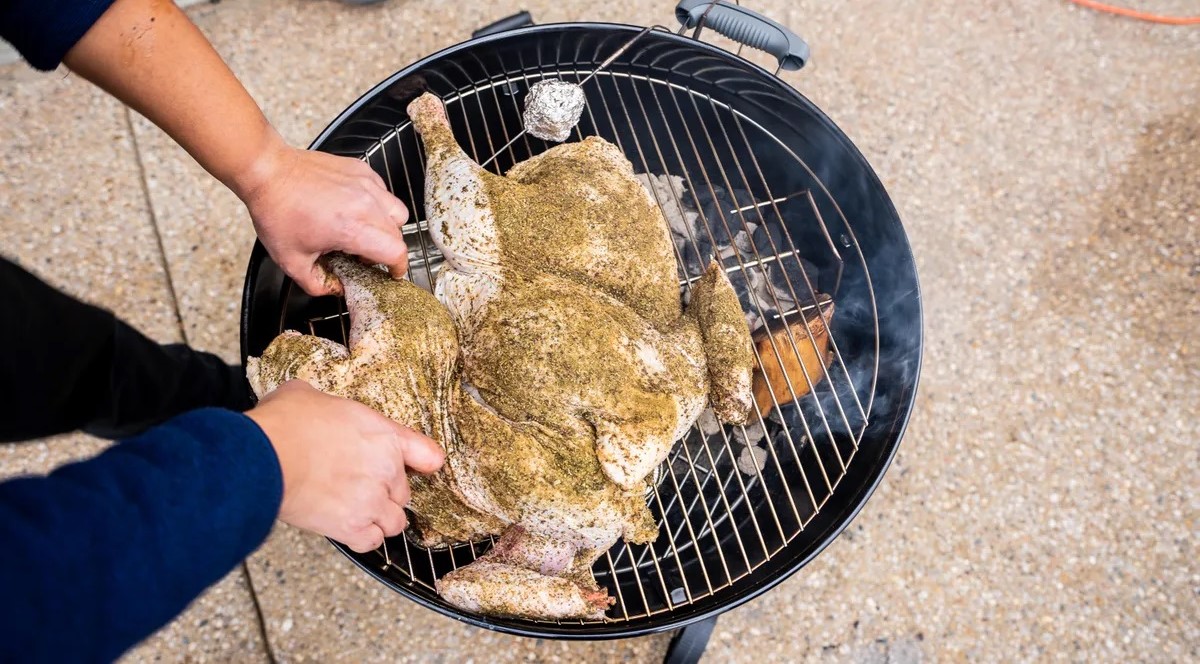 Cooking turkey outlet on weber grill