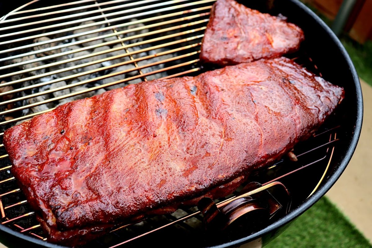 how-to-smoke-and-grill-spare-ribs-with-weber-grill