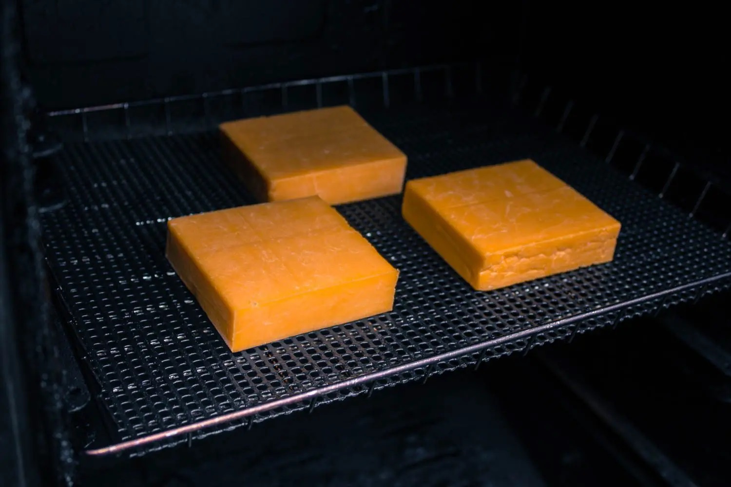 how-to-smoke-cheese-in-a-master-chef-smoker