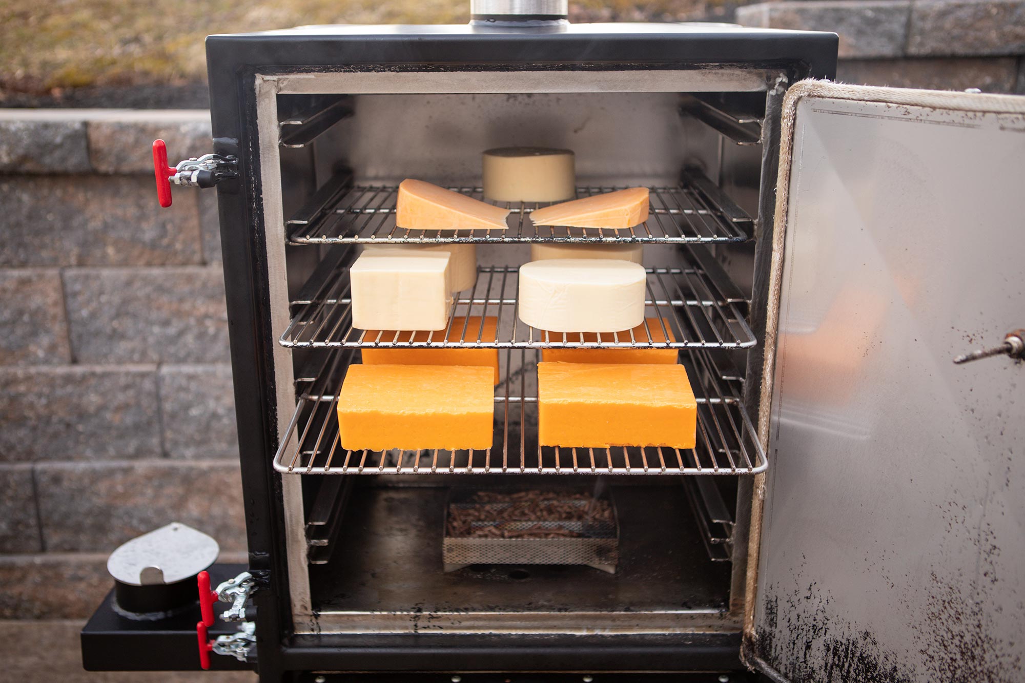 how-to-smoke-cheese-in-an-electric-smoker