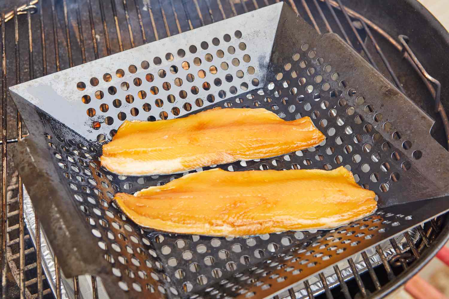 how-to-smoke-fish-fillets-on-a-grill