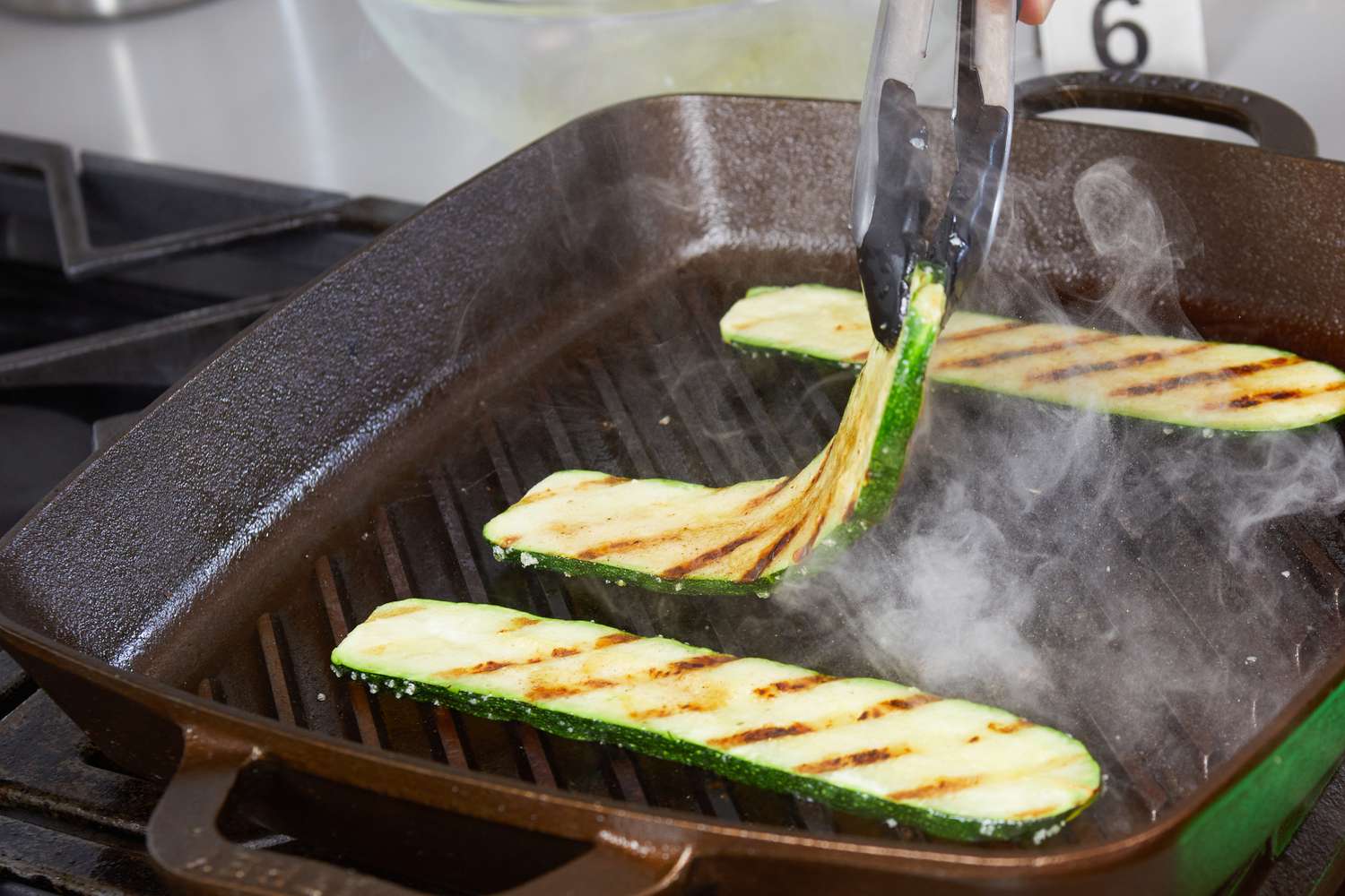 how-to-smoke-food-in-a-pan-on-the-stove