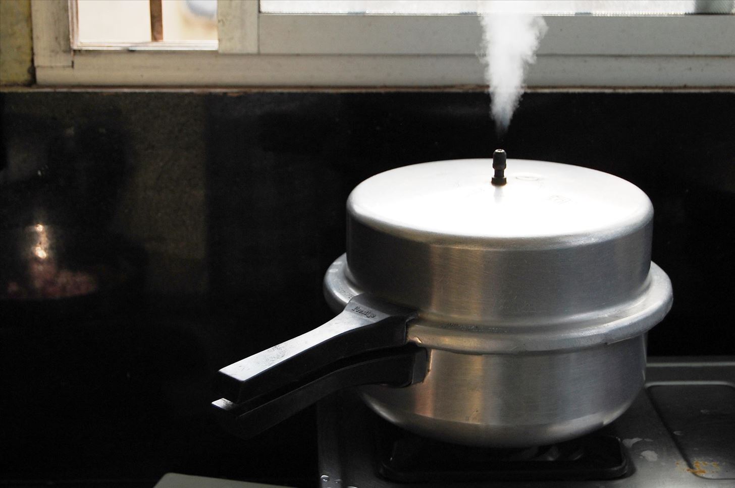 how-to-smoke-in-a-pressure-cooker