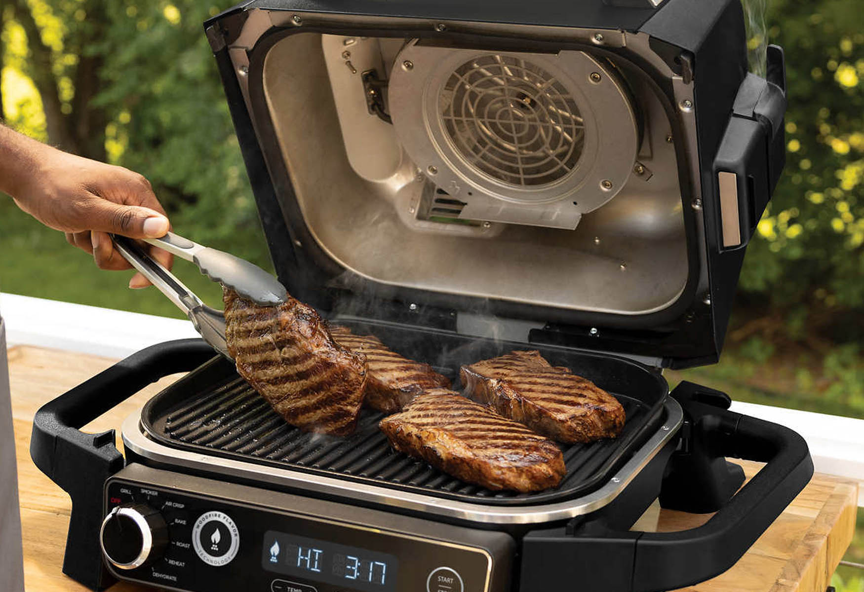 how-to-smoke-meat-on-an-electric-grill