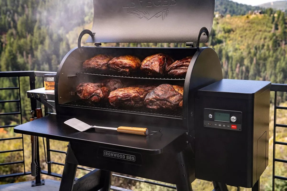 how-to-smoke-on-a-traeger-grill