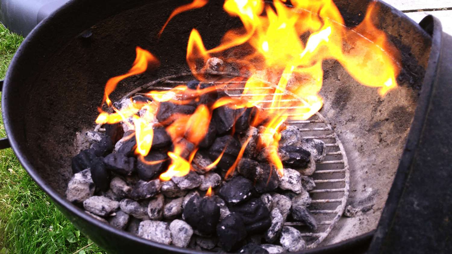 how-to-smoke-on-charcoal