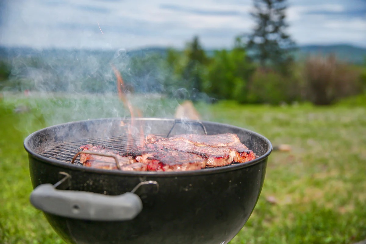 how-to-smoke-on-your-charcoal-grill