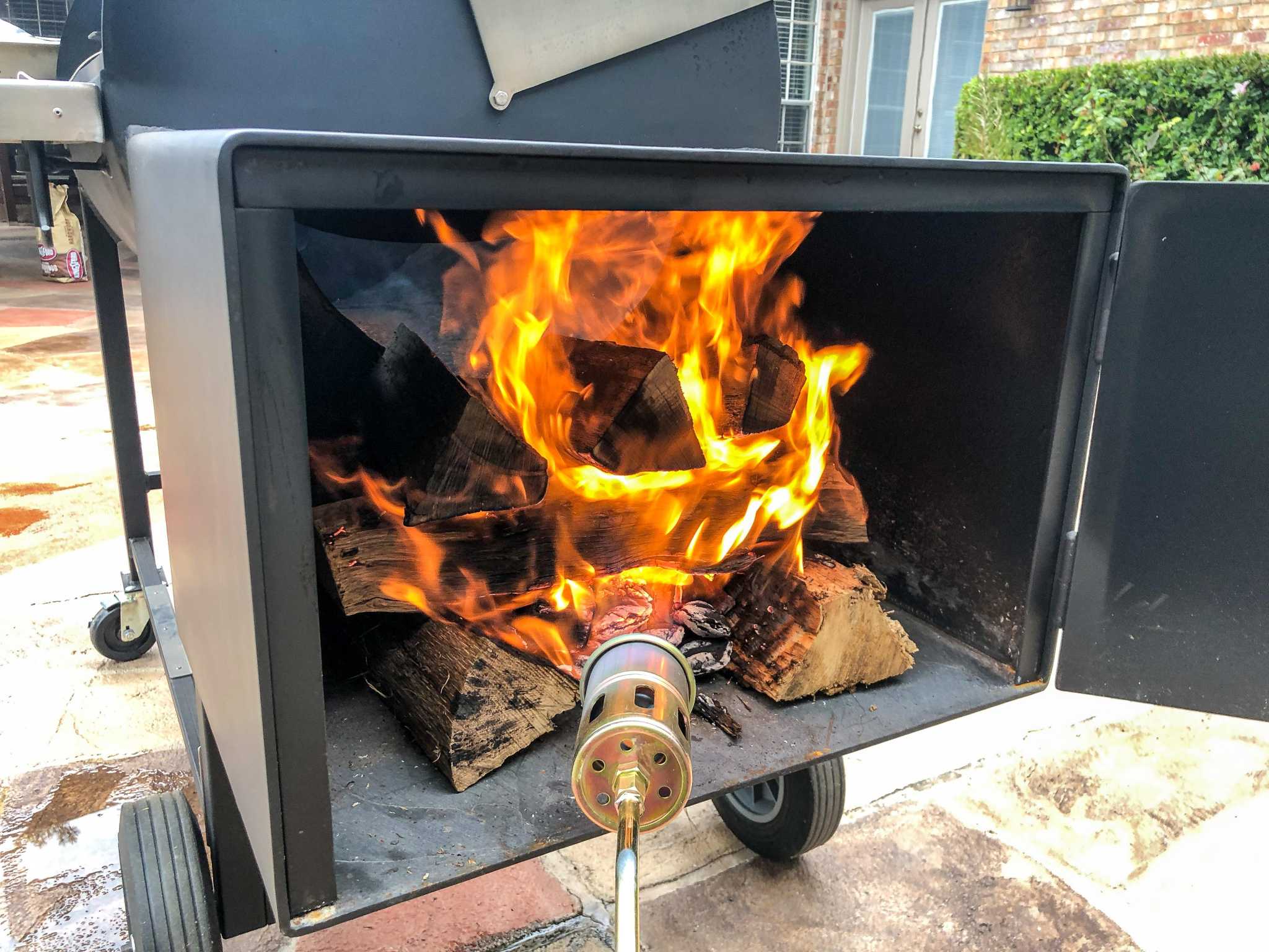 how-to-smoke-pizza-in-a-wood-burning-smoker