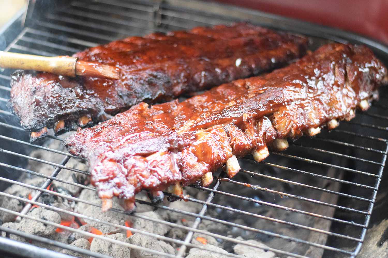 how-to-smoke-pork-ribs-in-a-charcoal-smoker