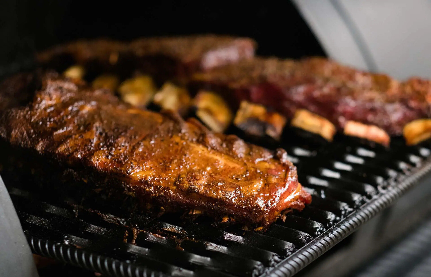 how-to-smoke-ribs-and-brisket-together