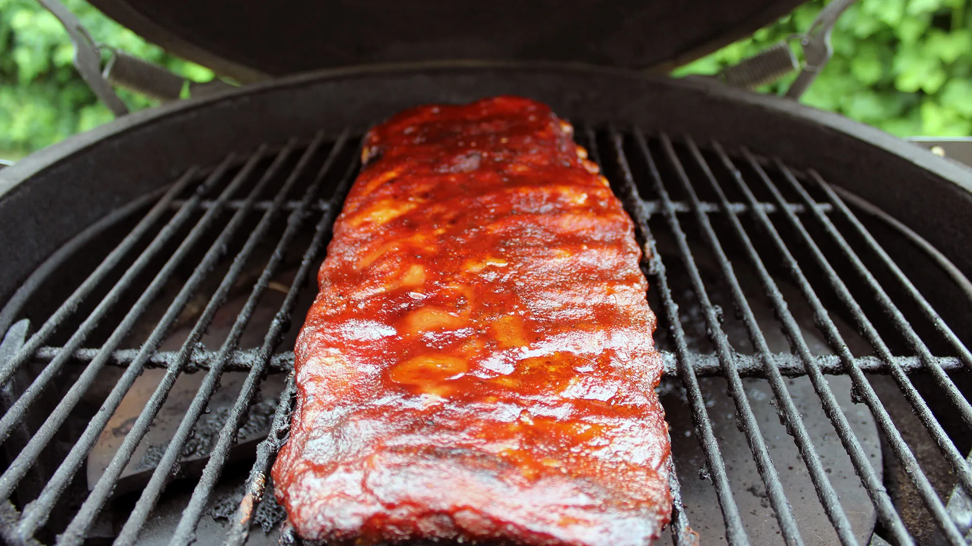 how-to-smoke-ribs-in-a-big-green-egg