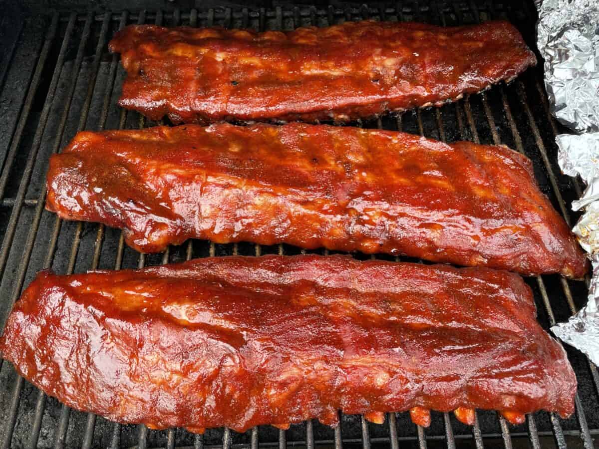 how-to-smoke-ribs-in-a-traeger-smoker-grill