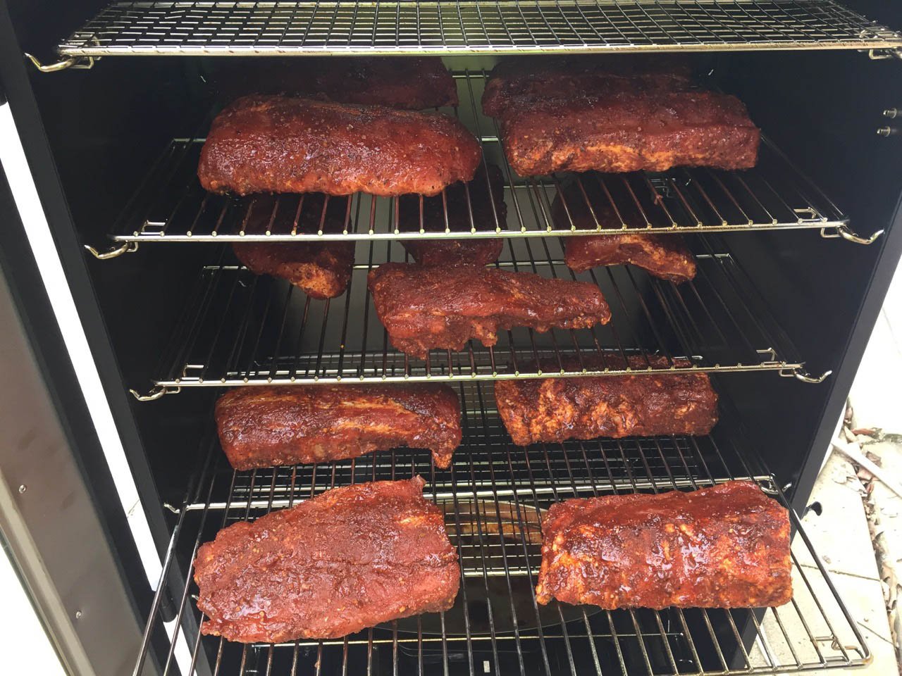 how-to-smoke-ribs-on-a-masterbuilt-electric-smoker