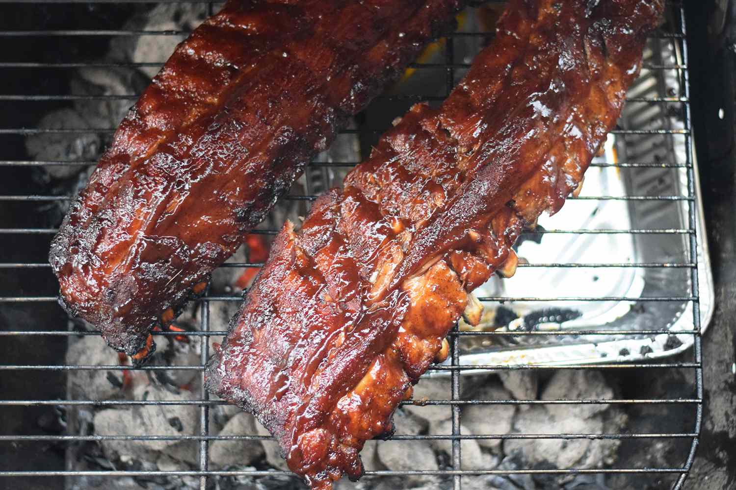 how-to-smoke-ribs-with-charcoal