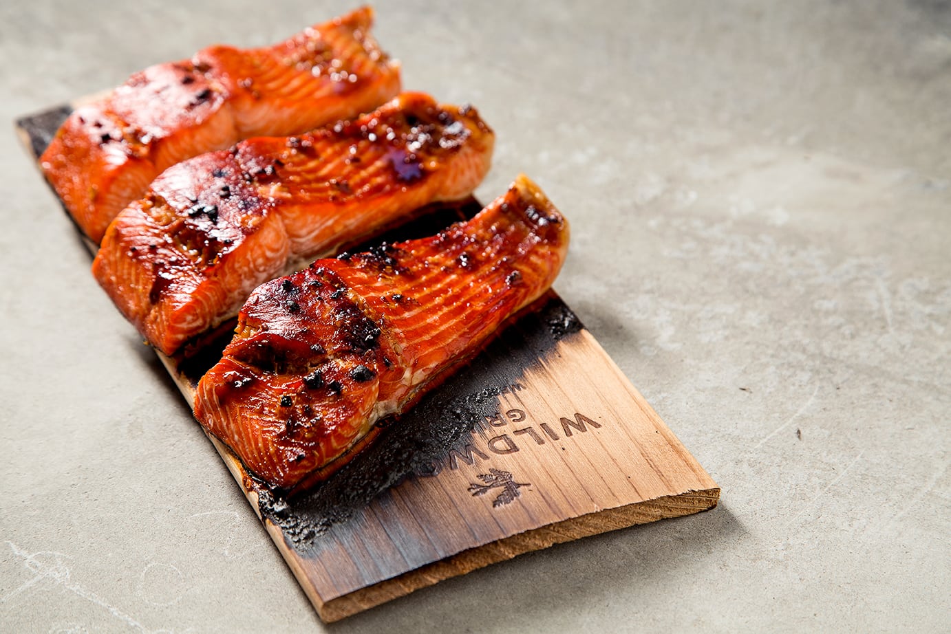 how-to-smoke-salmon-on-a-wood-plank
