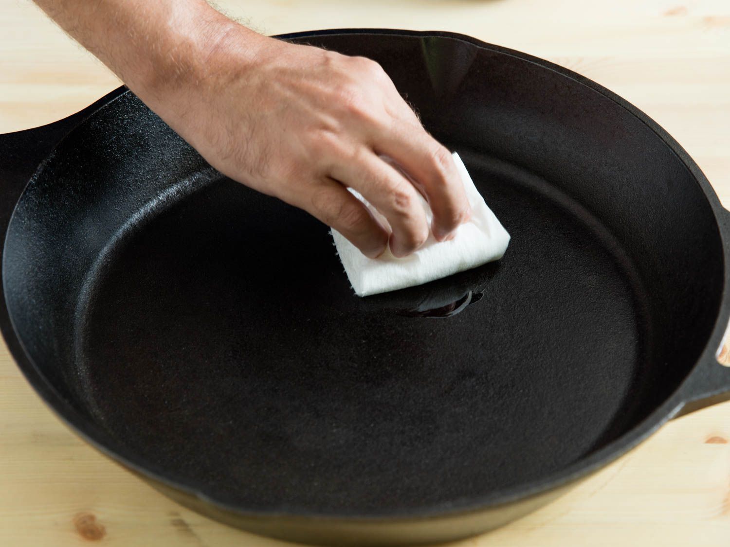 how-to-temper-cast-iron-skillet