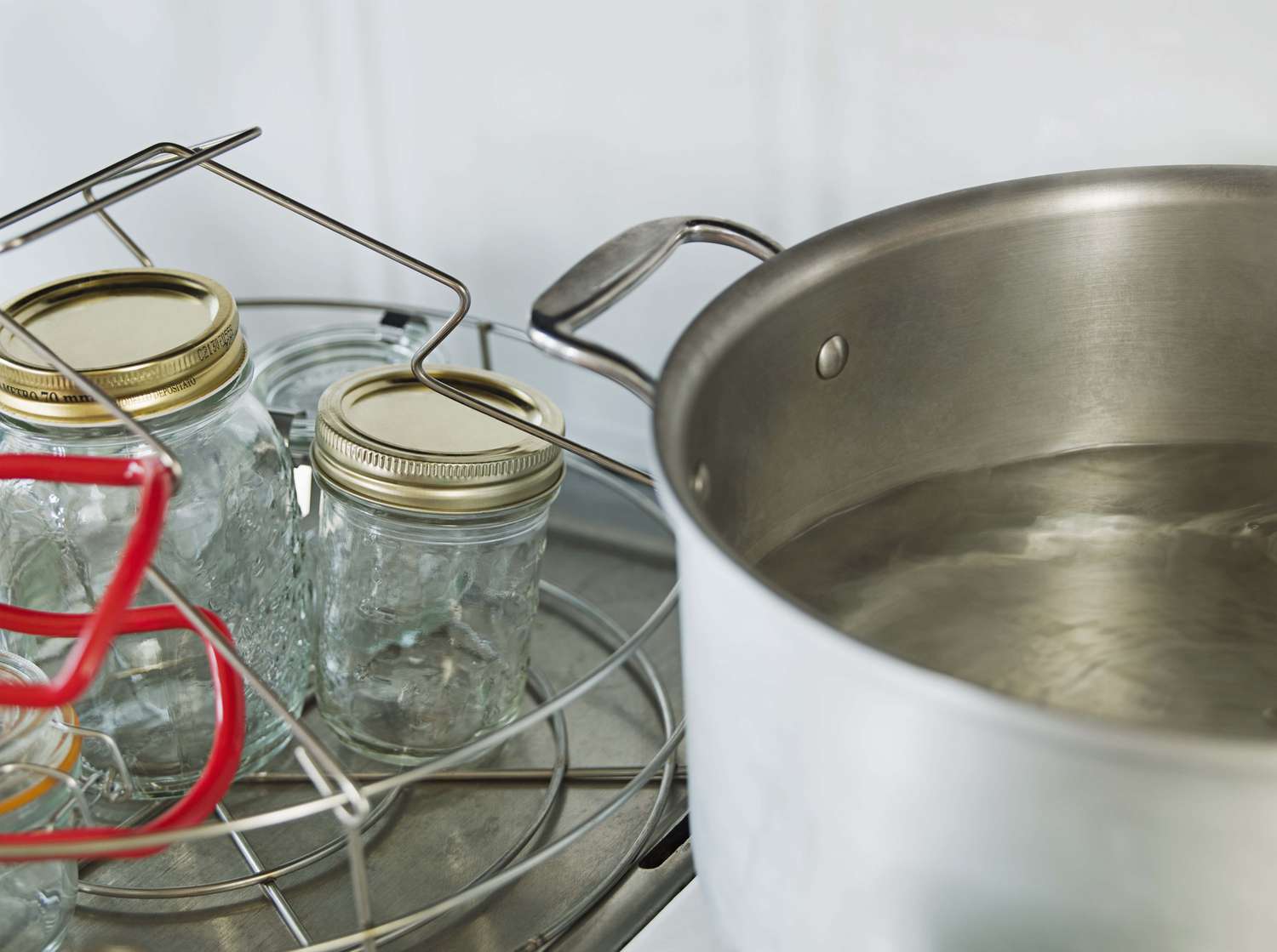 how-to-vacuum-seal-mason-jar-with-hot-water