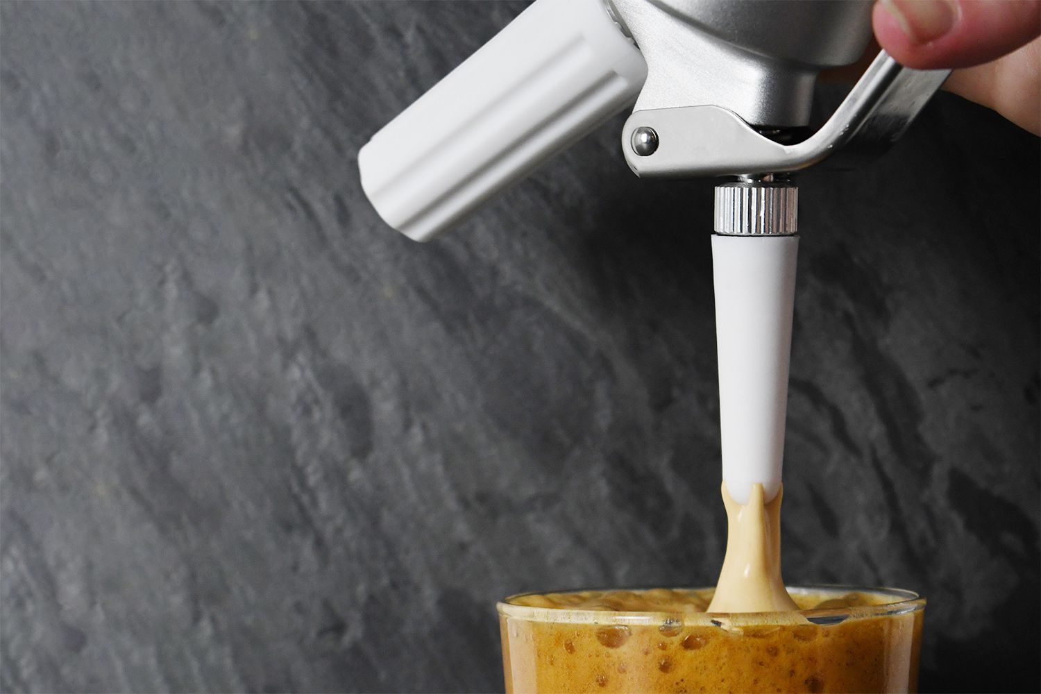 how-to-whip-cream-dispensers-work