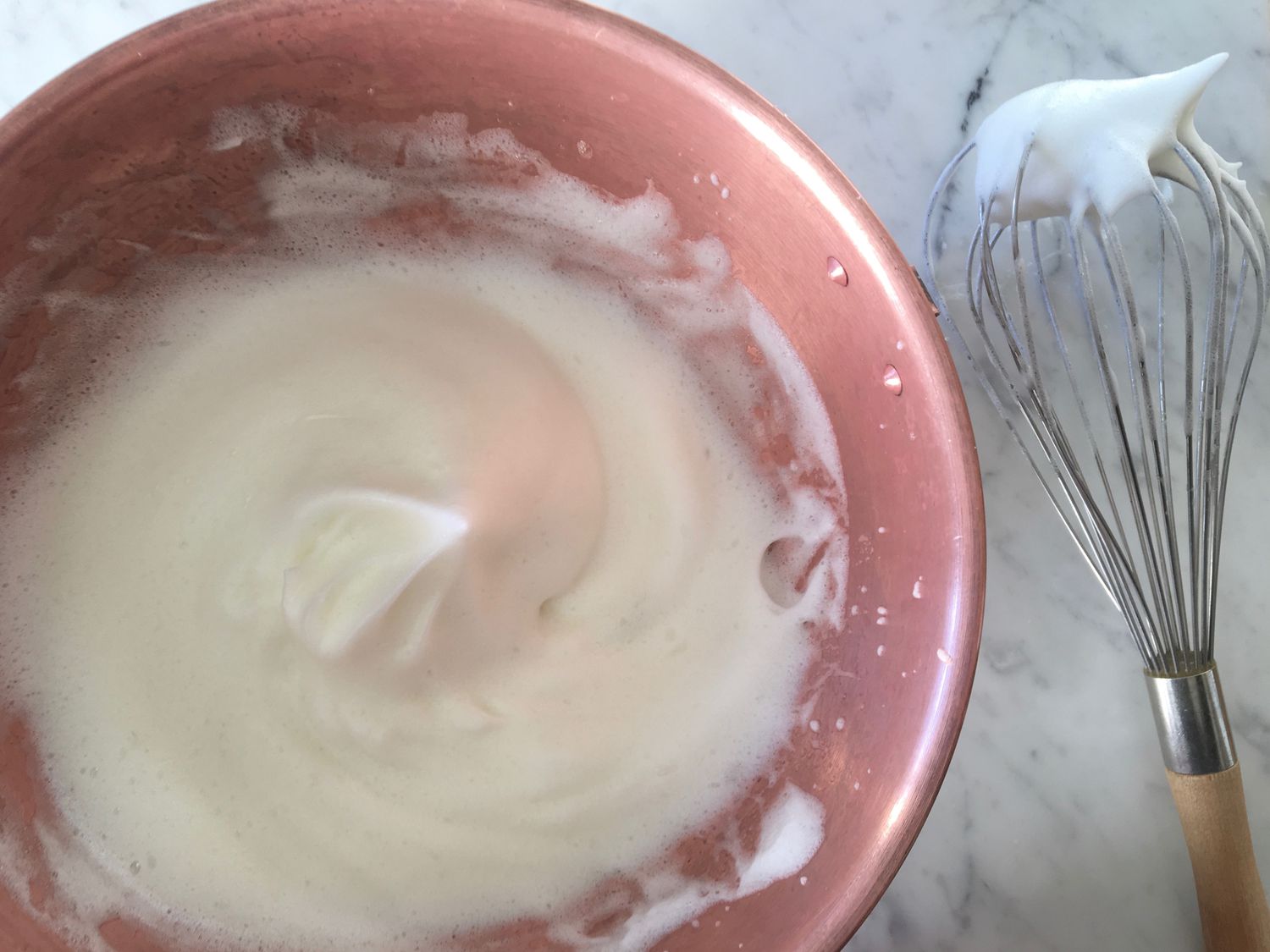 how-to-whip-egg-white-by-hand