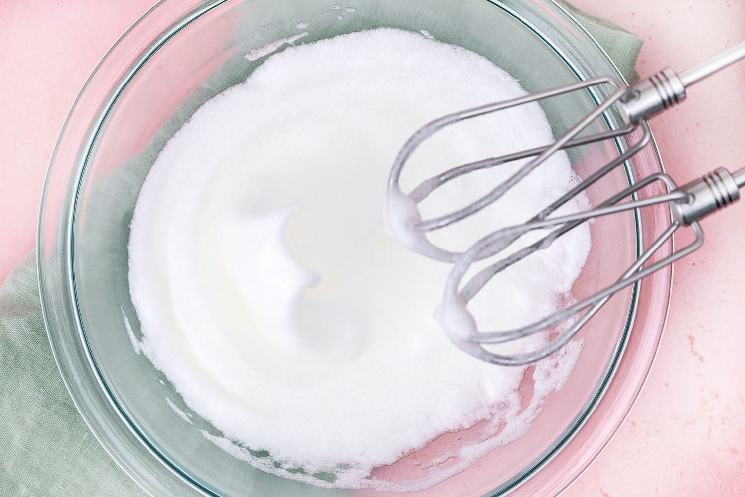 how-to-whip-egg-whites-for-meringue