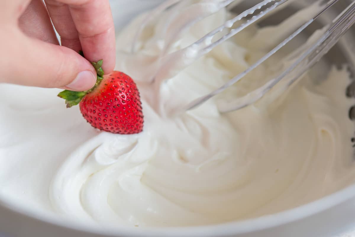 how-to-whip-heavy-cream-to-soft-peaks