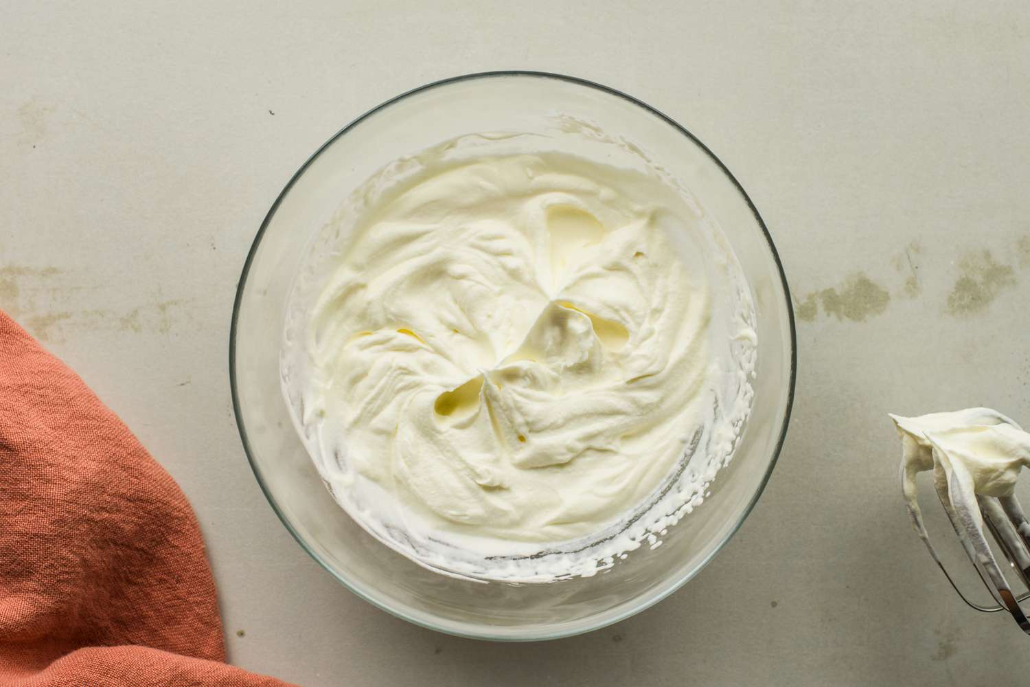 how-to-whip-oatley-milk-whipped-cream