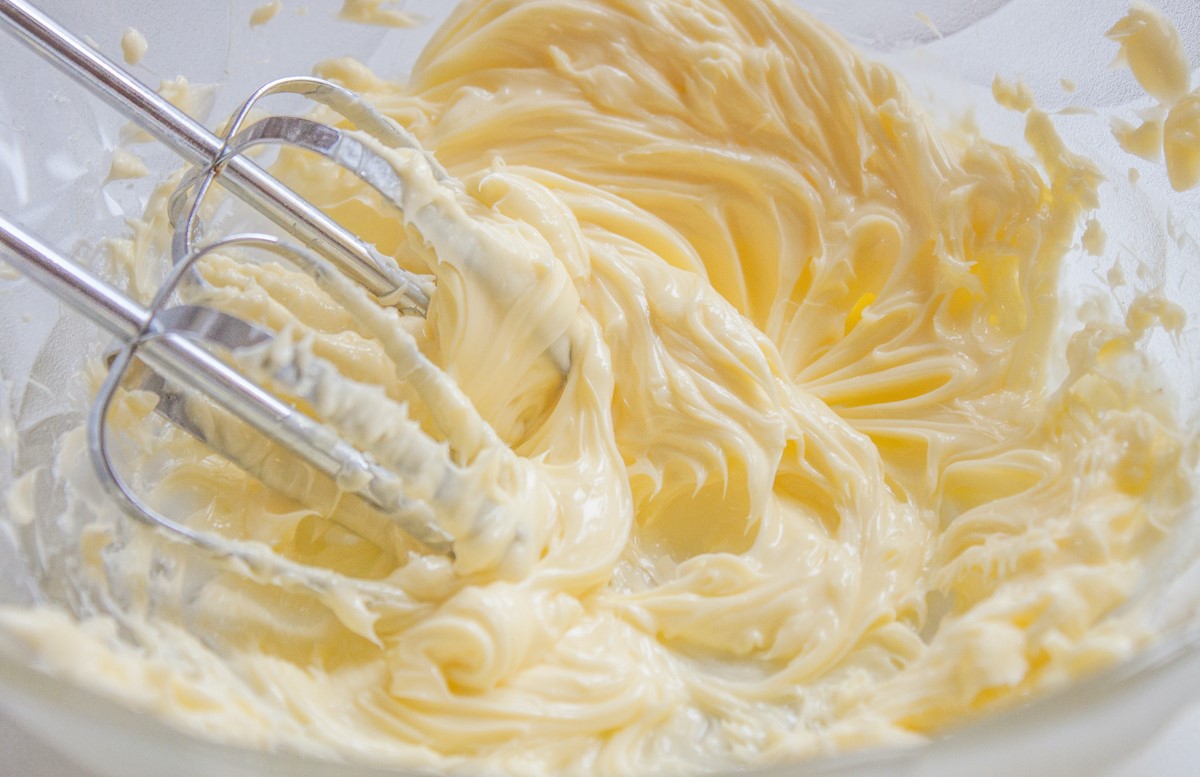 how-to-whisk-butter