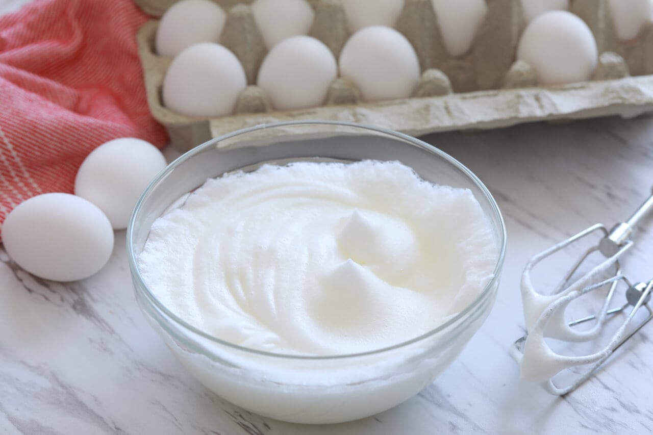 how-to-whisk-egg-whites-stiff