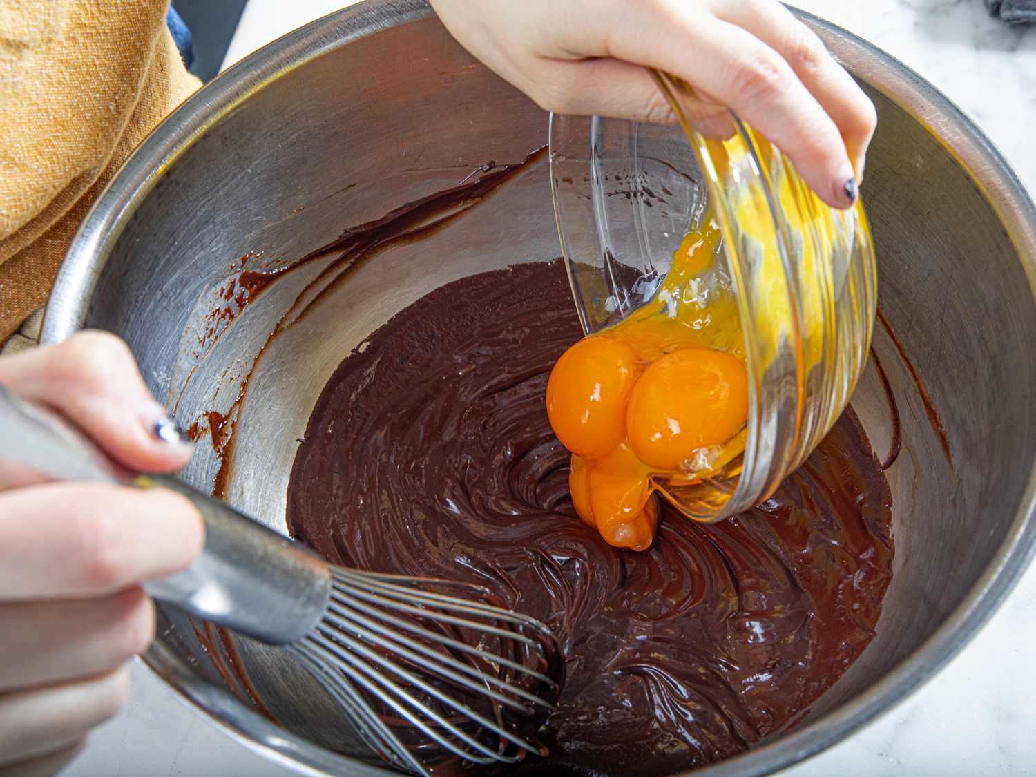 how-to-whisk-eggs-to-mousse
