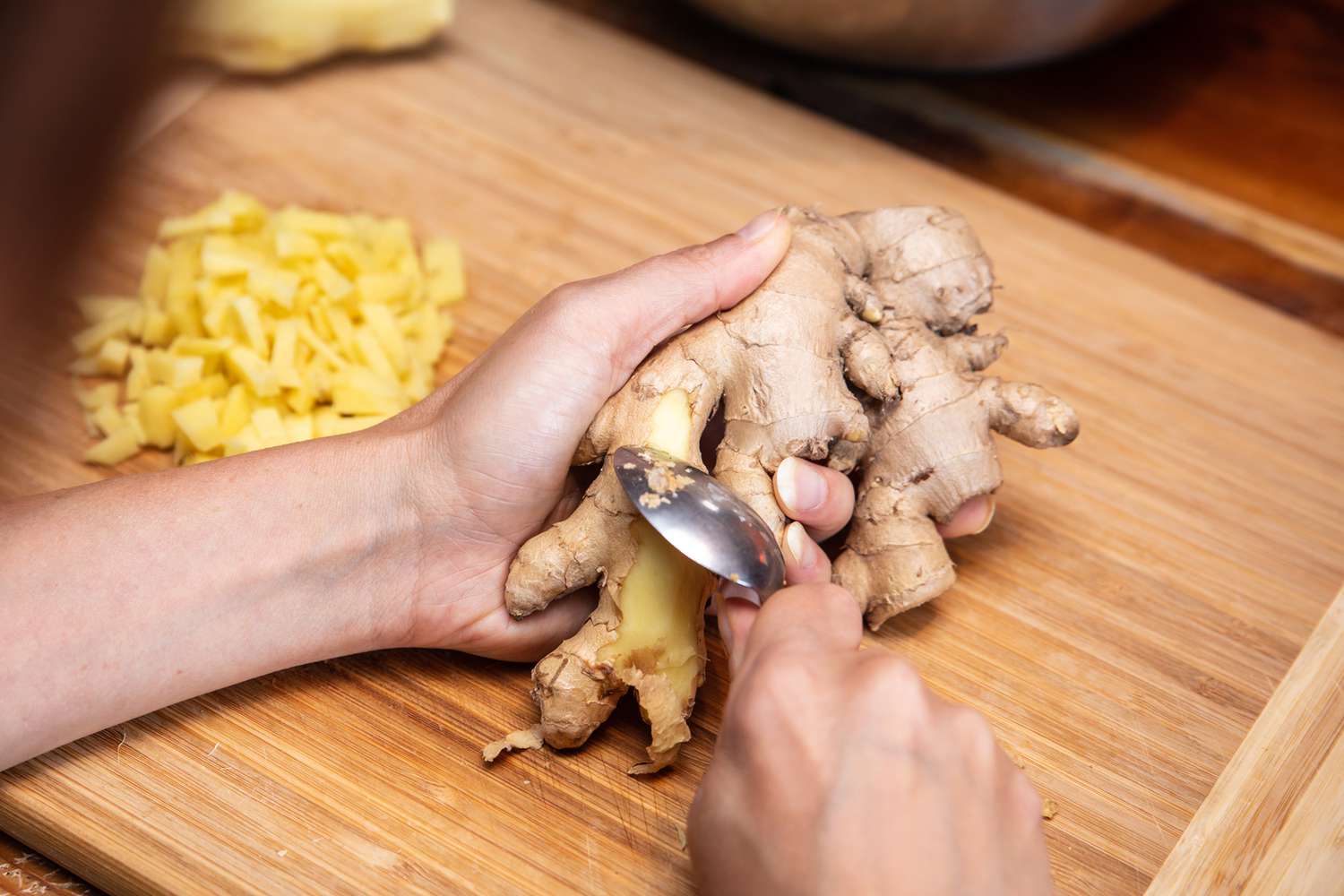 how-to-zest-ginger-root