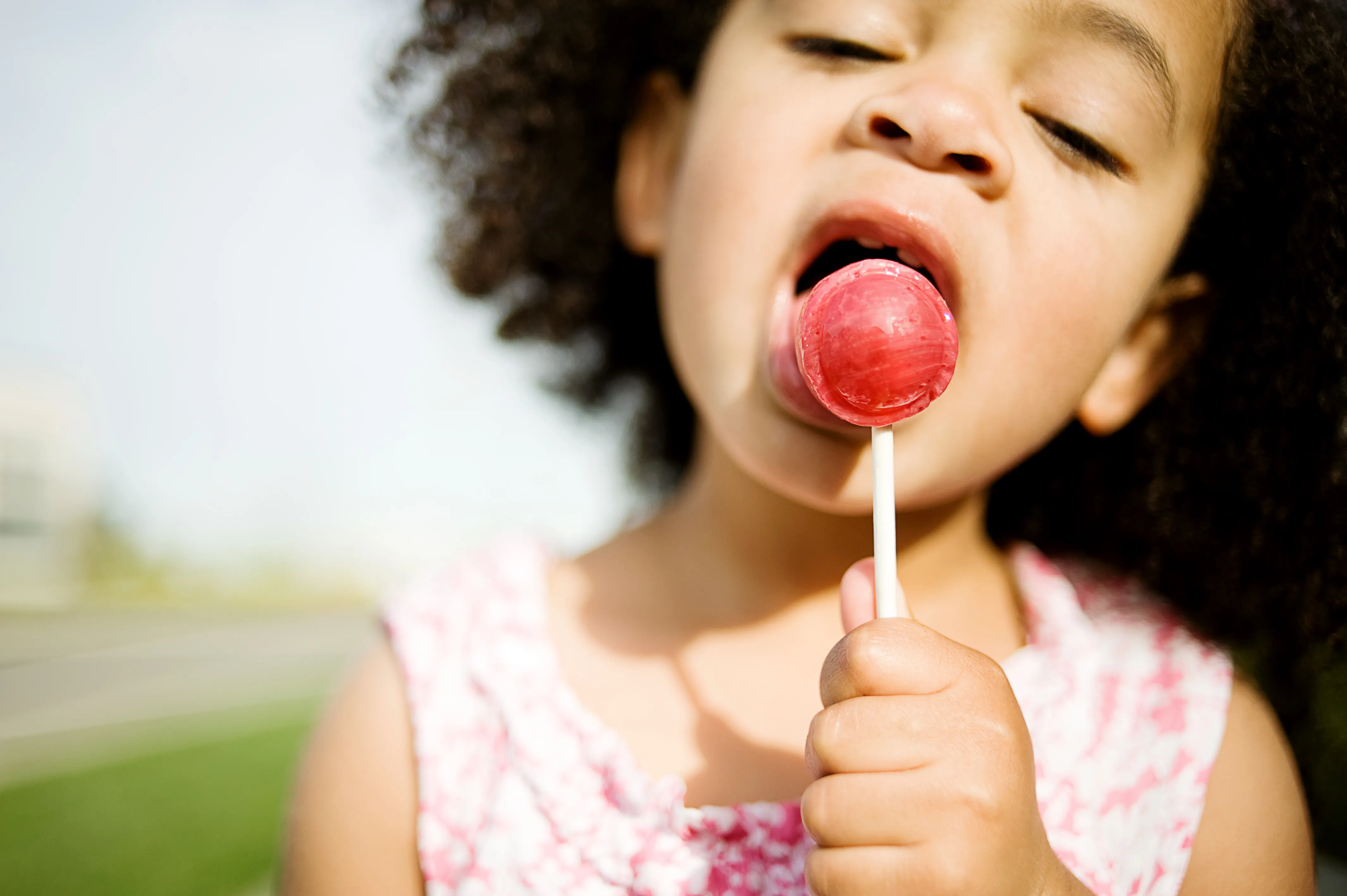 instructions-on-how-to-eat-a-lollipop-for-kids