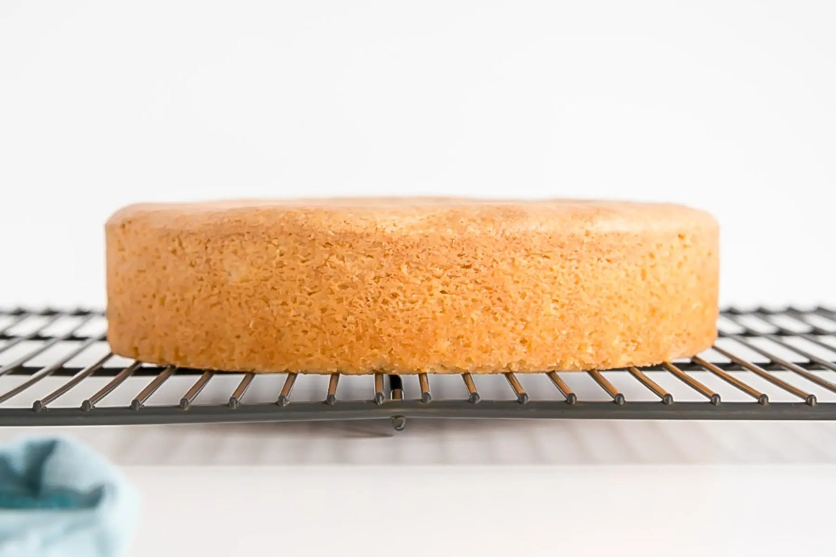 how-to-bake-a-14-inch-cake-at-home