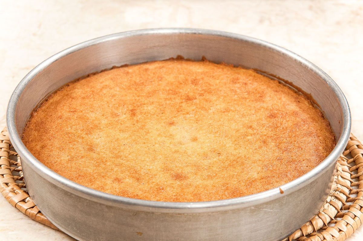how-to-bake-a-cake-in-a-flat-pan