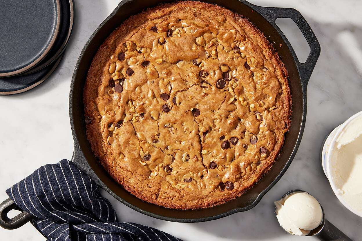 how-to-bake-a-cookie-in-a-cast-iron-skillet