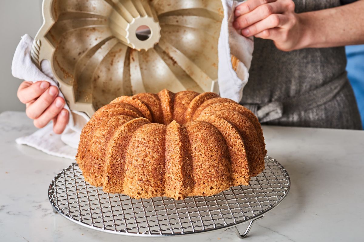 how-to-bake-a-regular-cake-recipe-in-a-bundt-pan