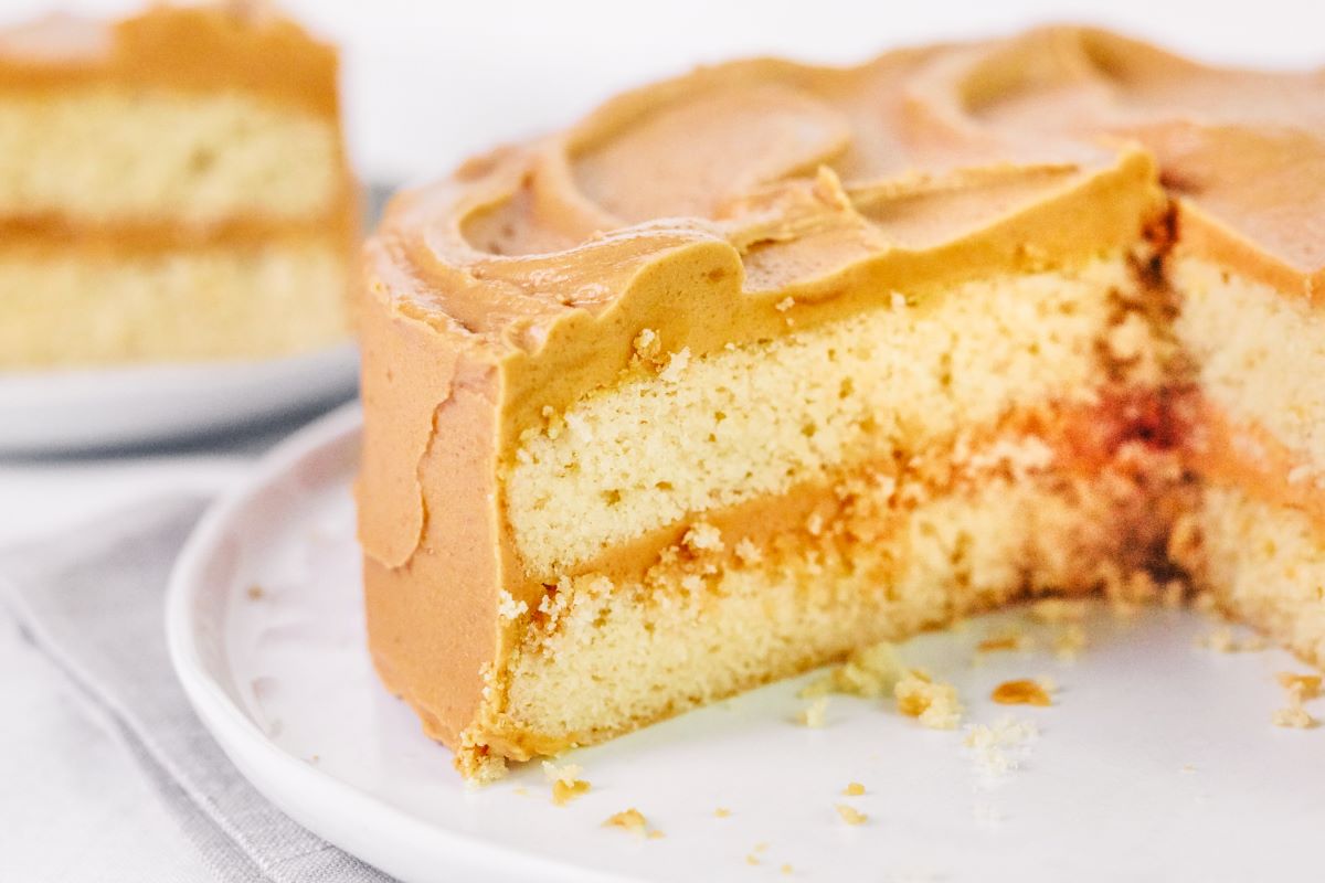 how-to-bake-a-soft-caramel-cake-layer